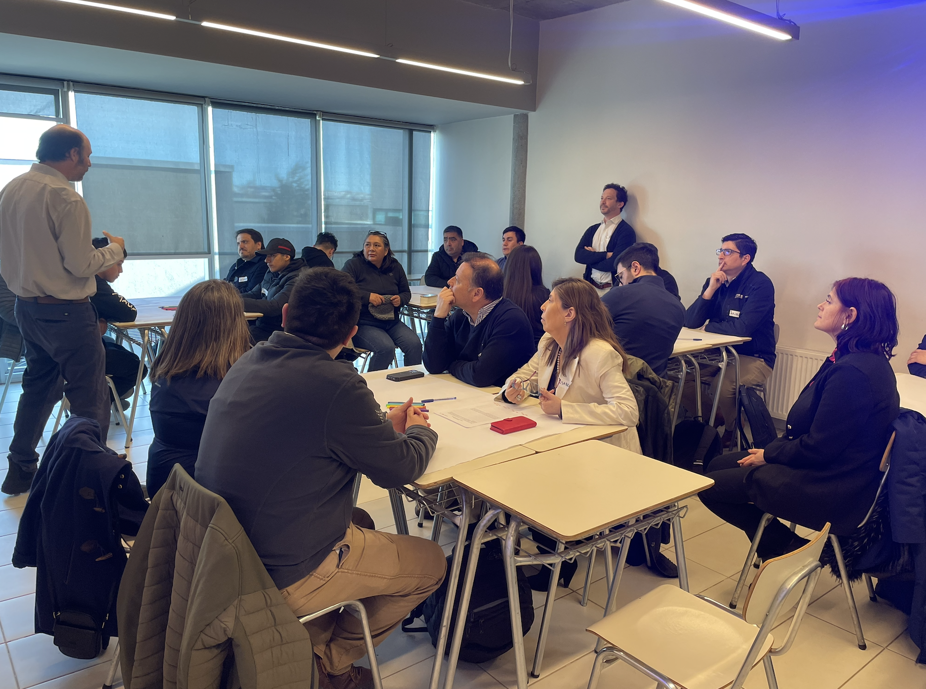 Organizados por SalmonChile: Comunidades y actores regionales de Punta Arenas participaron en los Diálogos sobre la salmonicultura del futuro